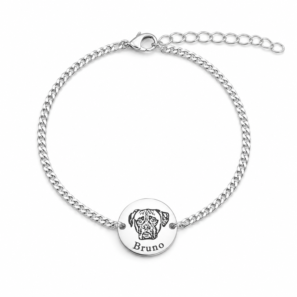 Silbernes Armband mit graviertem Hundeporträt und dem Namen Bruno