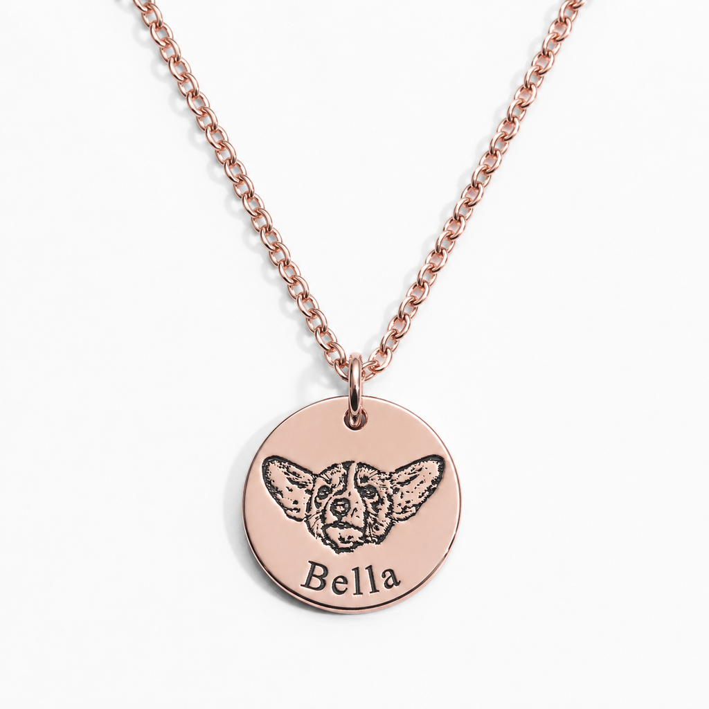 Roségoldene Kette mit graviertem Hundeporträt und dem Namen Bella