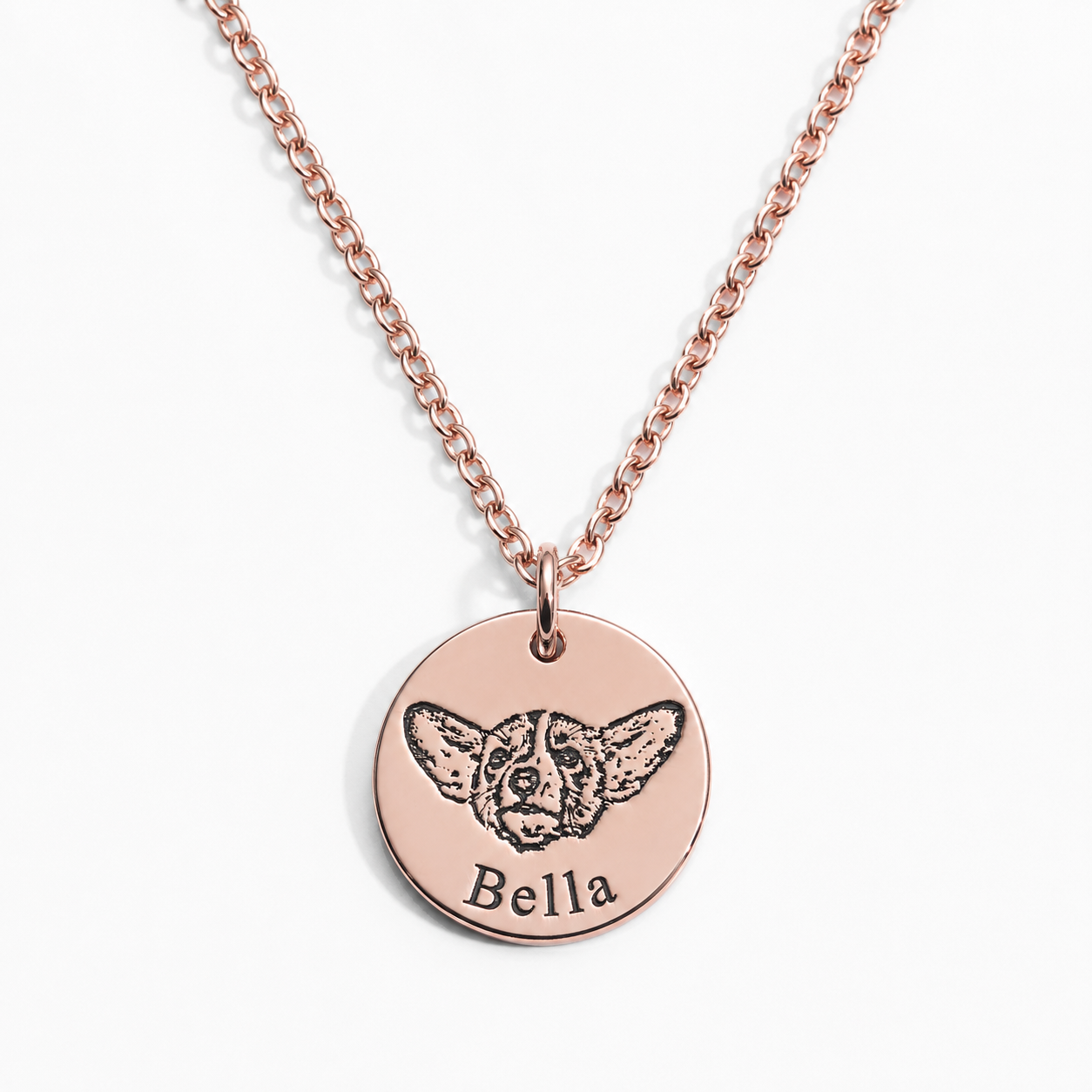 Roségoldene Kette mit graviertem Hundeporträt und dem Namen Bella