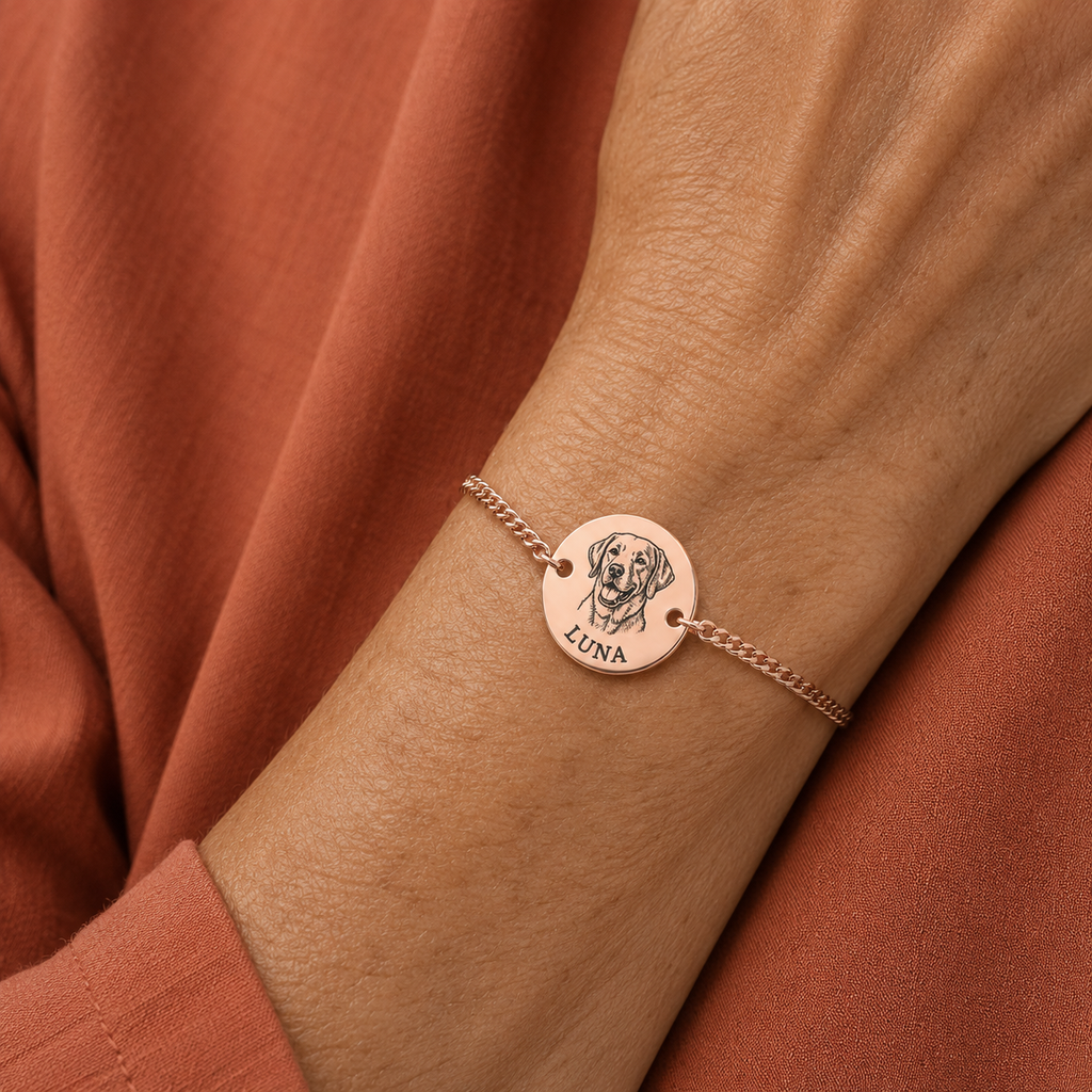 Immer-bei-dir Armband – ältere Kundin mit Luna