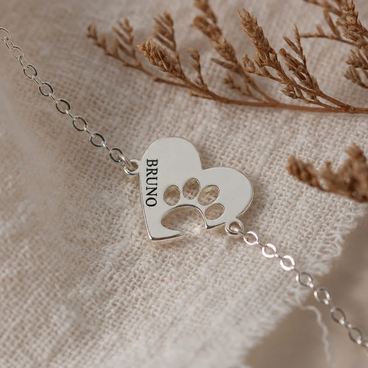 Zwei-Herzen Armband – Wunschname & Pfote – Produktbild 5